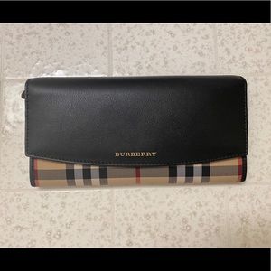 Burberry Classic Timeless Wallet New without tag